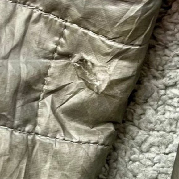 Patagonia Women's Silver Quilted Puffer Jacket - Picture 3 of 12